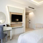 Tresor Le Palais Timisoara, Curio Collection By Hilton