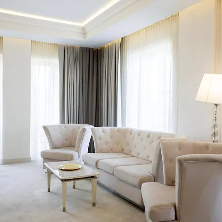 Hotel Tresor Le Palais Timisoara, Curio Collection By Hilton Timisoara
