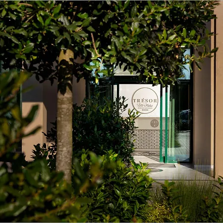 Tresor Le Palais Timisoara, Curio Collection By Hilton