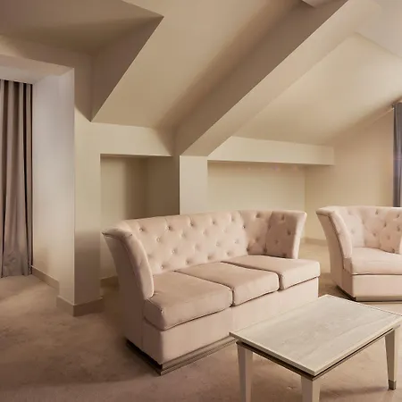 Tresor Le Palais Timisoara, Curio Collection By Hilton 5*