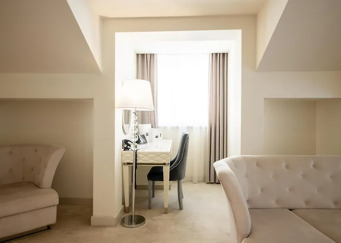 Tresor Le Palais Timisoara, Curio Collection By Hilton