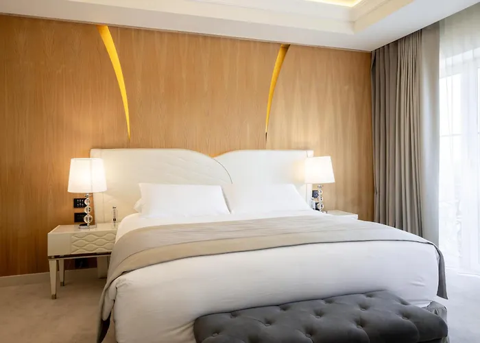 Tresor Le Palais Timisoara, Curio Collection By Hilton