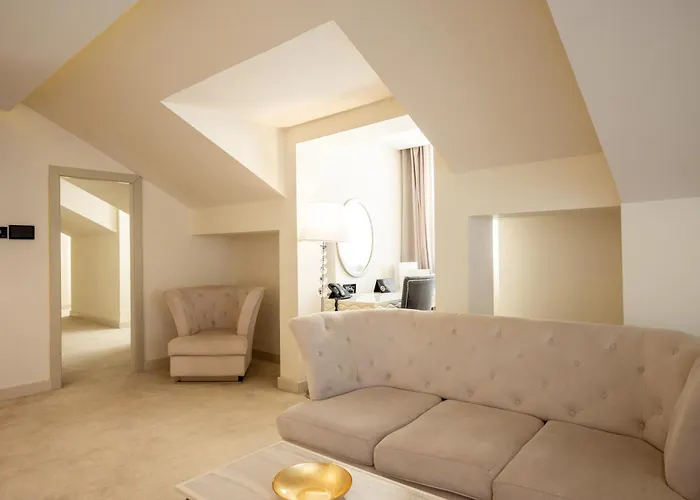 Hotel Tresor Le Palais Timisoara, Curio Collection By Hilton 5*