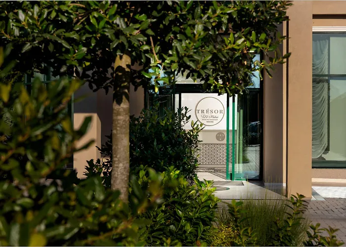 Tresor Le Palais Timisoara, Curio Collection By Hilton