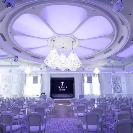 Tresor Le Palais Timisoara, Curio Collection By Hilton 5* Temesvár