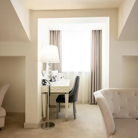 Tresor Le Palais Timisoara, Curio Collection By Hilton