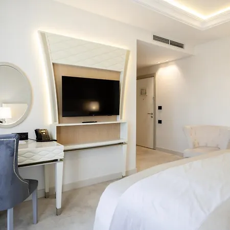 Tresor Le Palais Timisoara, Curio Collection By Hilton