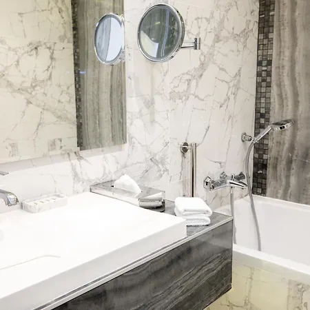 Tresor Le Palais Timisoara, Curio Collection By Hilton 5*