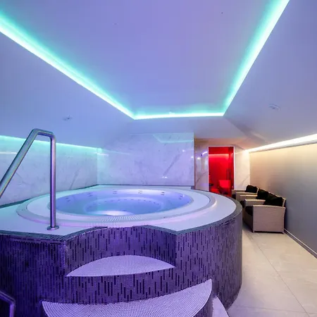 Tresor Le Palais Timisoara, Curio Collection By Hilton 5* Temesvár