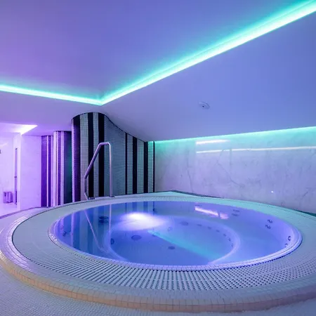 Tresor Le Palais Timisoara, Curio Collection By Hilton 5* Temesvár