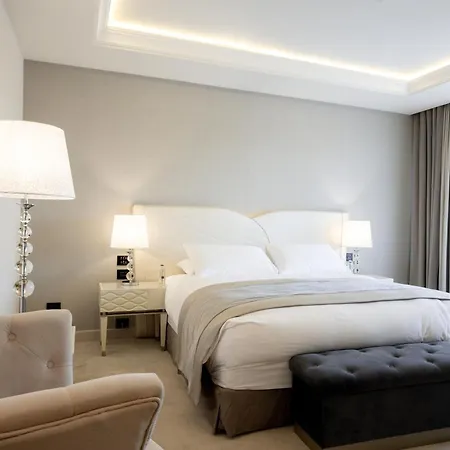 Tresor Le Palais Timisoara, Curio Collection By Hilton